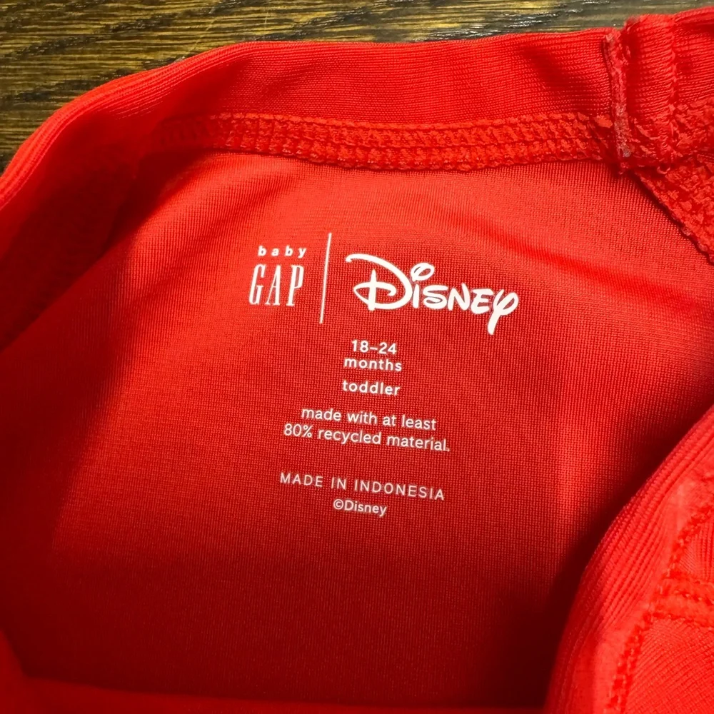 GAP Kids Red Surfing Rash Guard Set